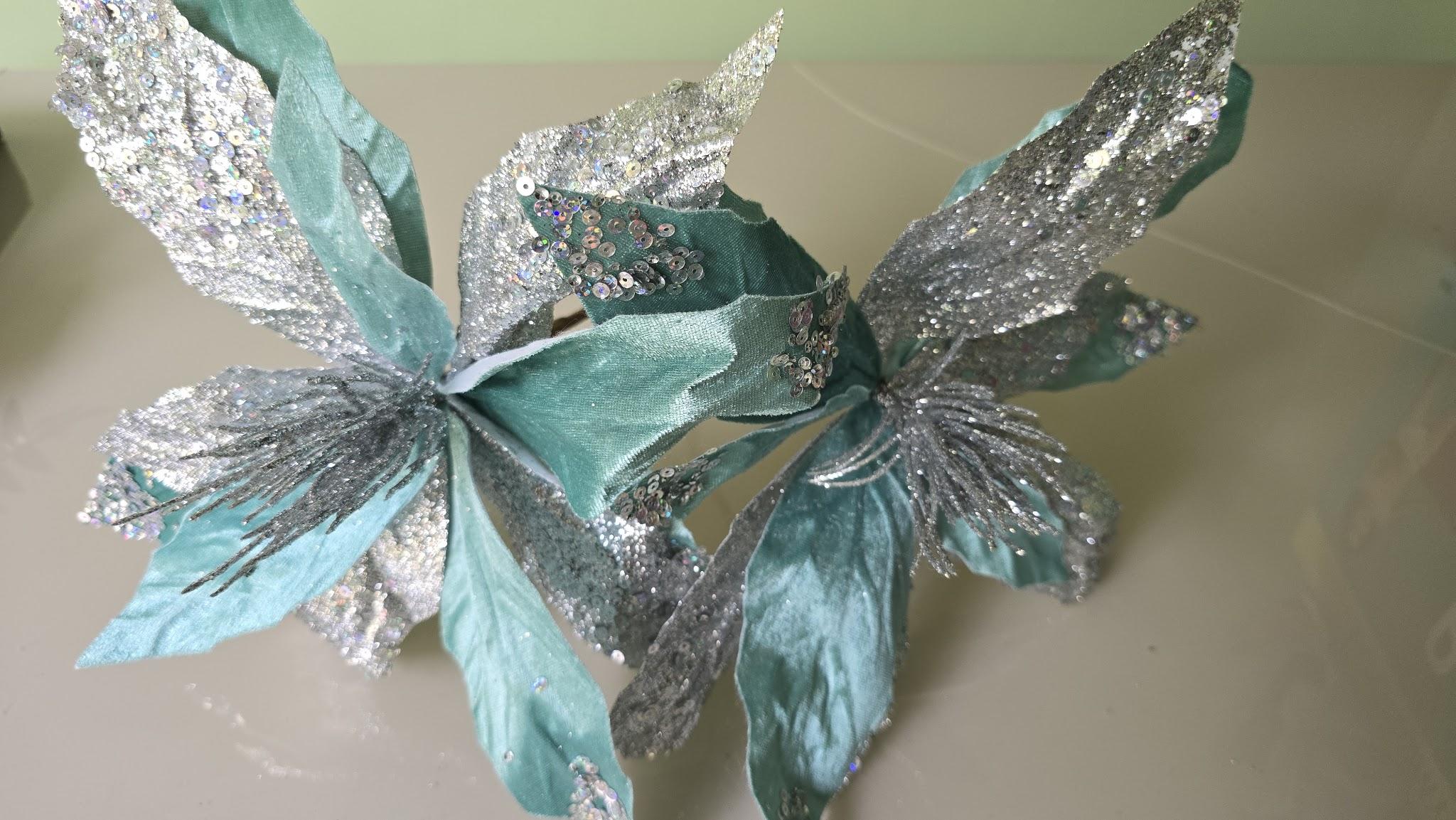 Adornos navideños y extras, foto 2 de 6